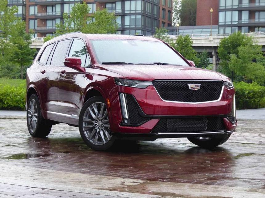 В России возобновились продажи кроссовера Cadillac XT6