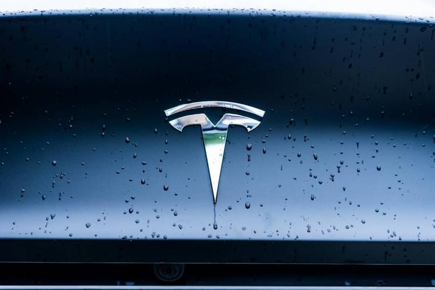 Tesla добавила в последнее обновление функцию родительского контроля