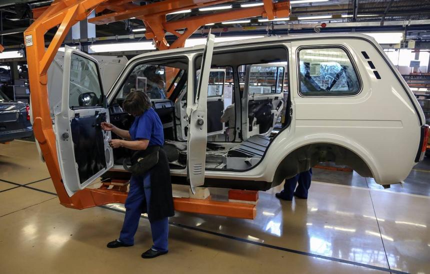 АвтоВАЗ повысил зарплаты рабочим