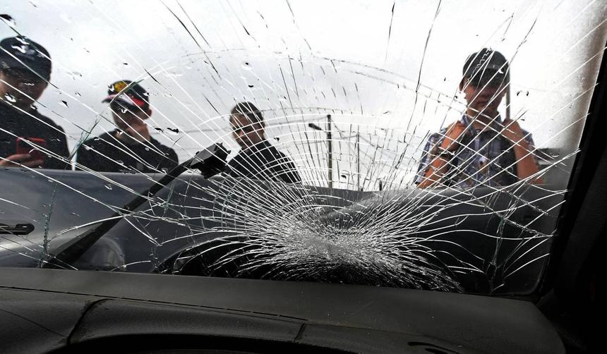 Автомобилистам напомнили способ избежать повреждений на лобовом стекле