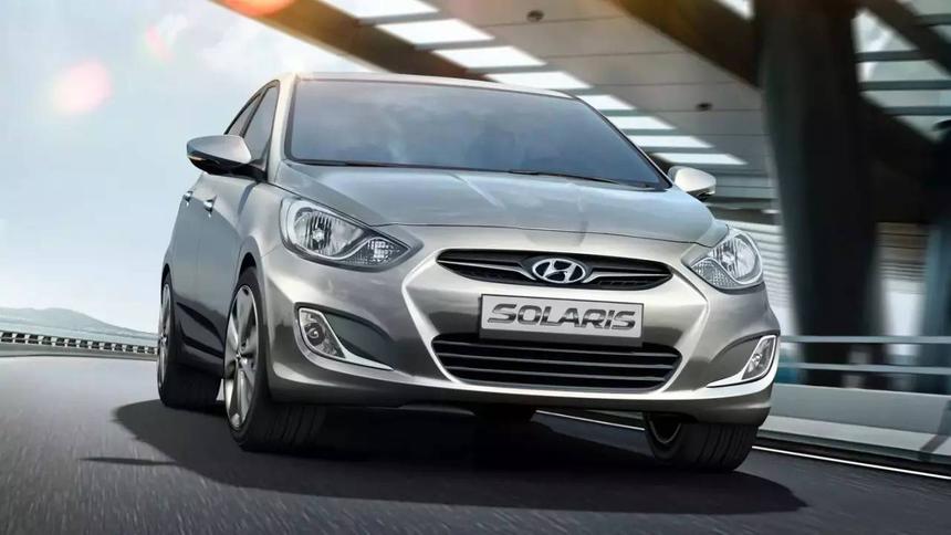 Эксперт рассказал, какие машины можно купить по цене Lada Vesta с вариатором