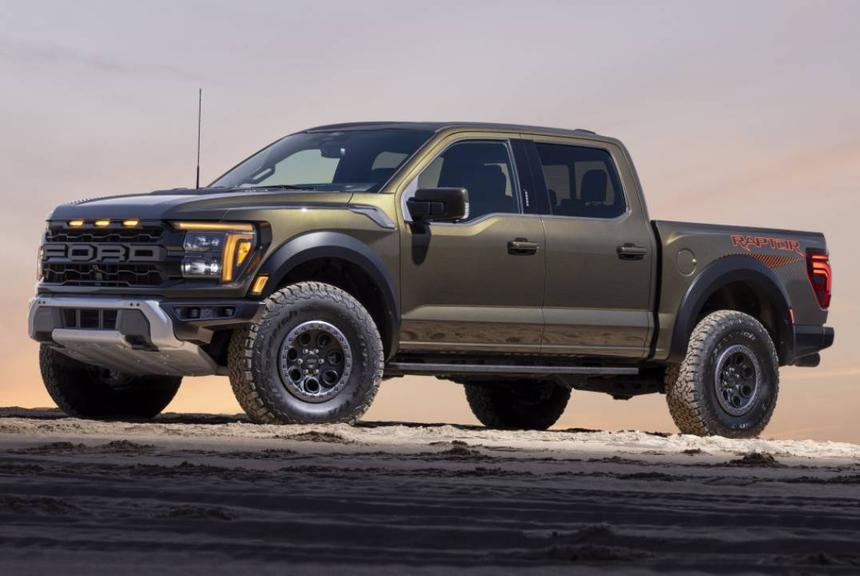 С завода Ford сразу после сборки угнали десять пикапов F-150 Raptor