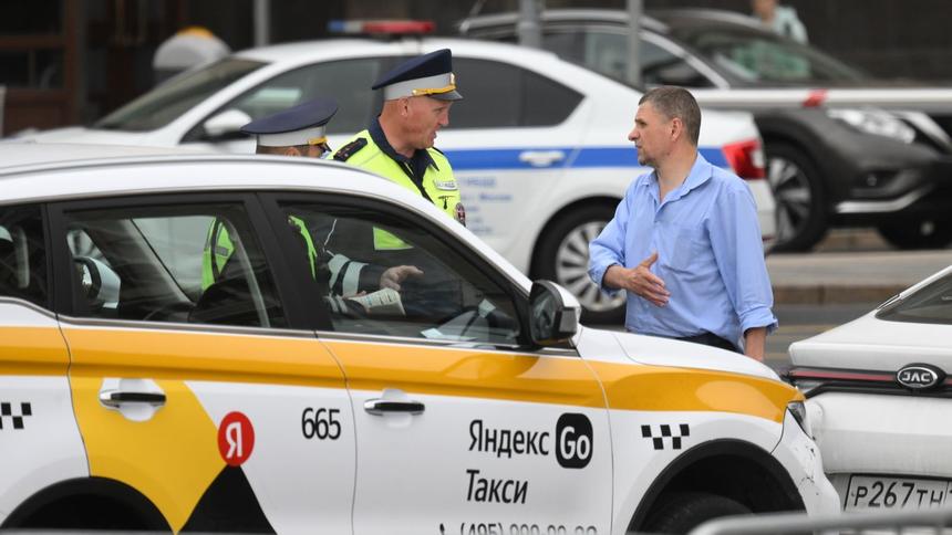 За 5 дней в СПб и области оштрафовали почти 2 тысячи таксистов