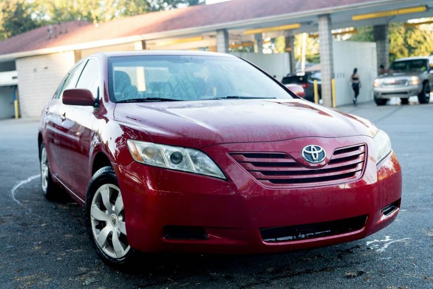 Всем владельцам седанов Camry компания Toyota выплатит по 100$