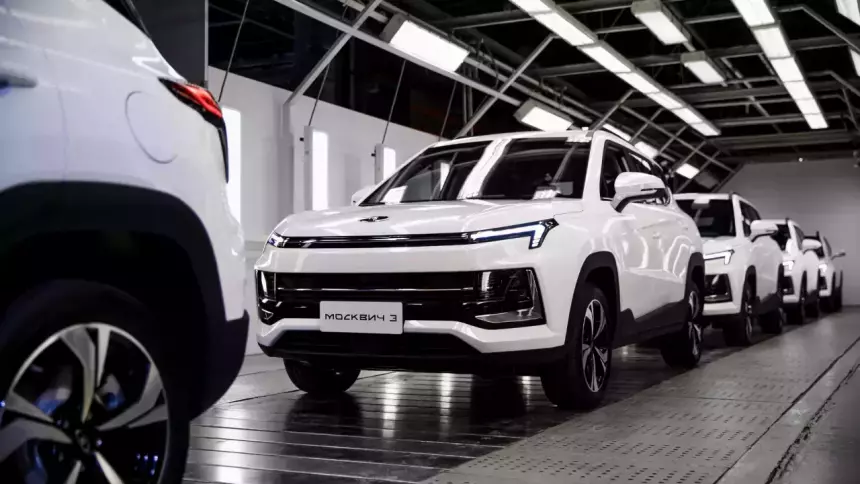 Работники автозавода КамАЗ пересаживаются на автомобили «Москвич»