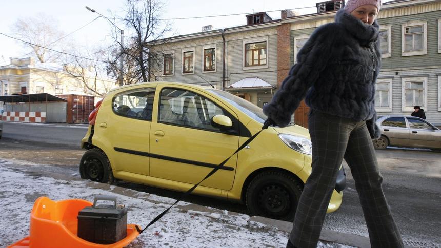 Эксперт посоветовал не заряжать дома автомобильные аккумуляторы