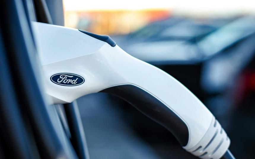 Падение продаж электромобилей резко меняет планы Ford