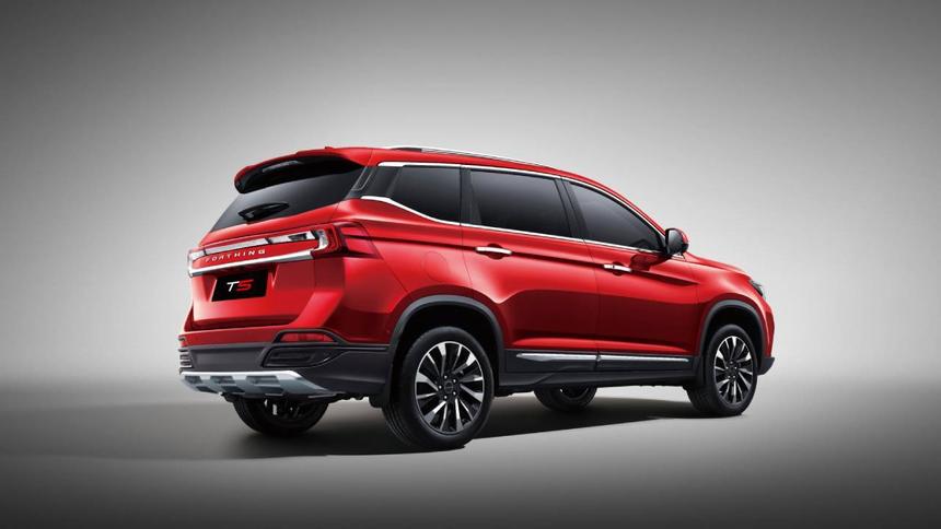 С мотором Mitsubishi: Forthing T5 — новый кроссовер дешевле двух миллионов
