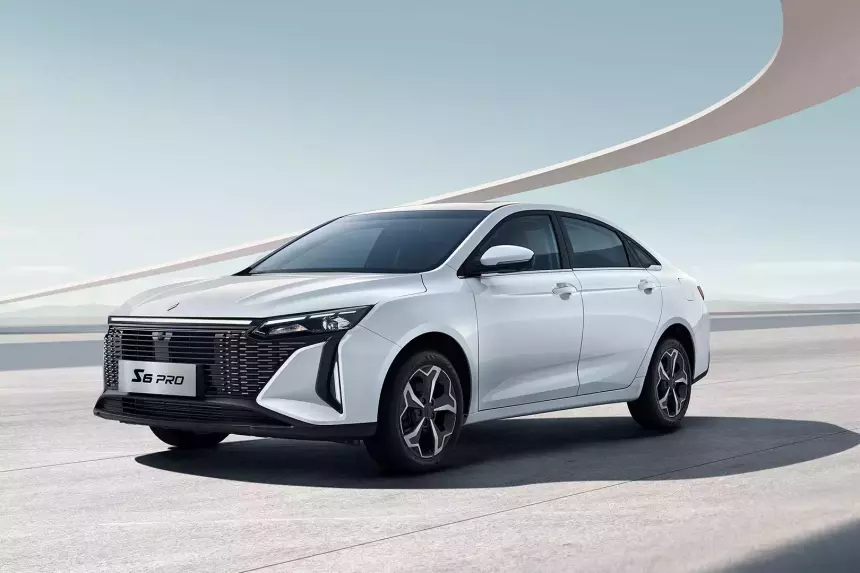 Китайский аналог Toyota Camry стал дешевле