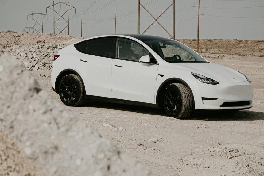 Tesla снова первая по продажам электрокаров