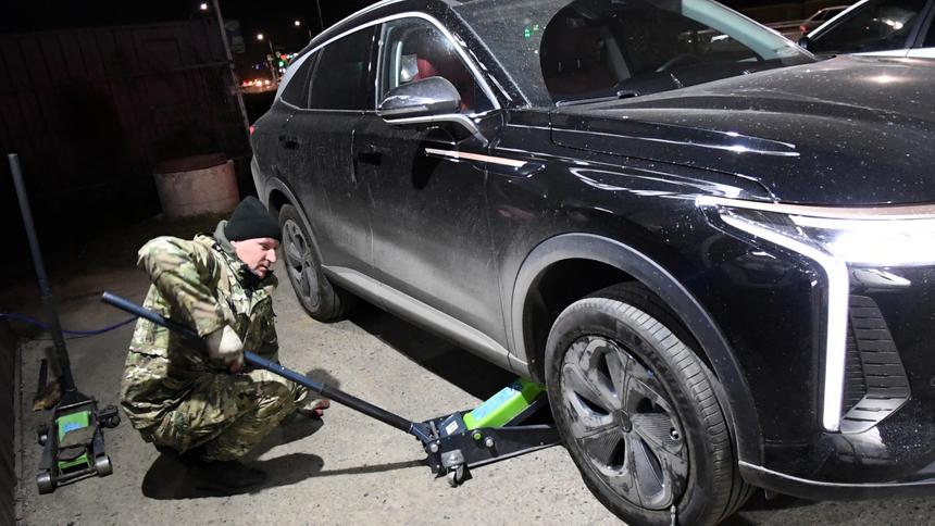 Москвичей предостерегли от ранней установки зимних шин