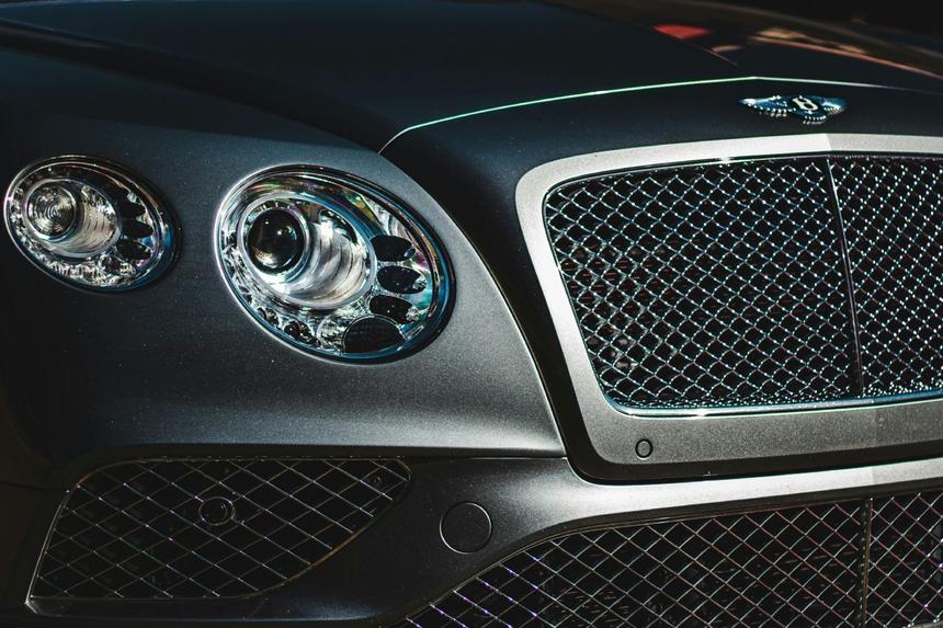Россияне рублём активно признаются в любви к Bentley