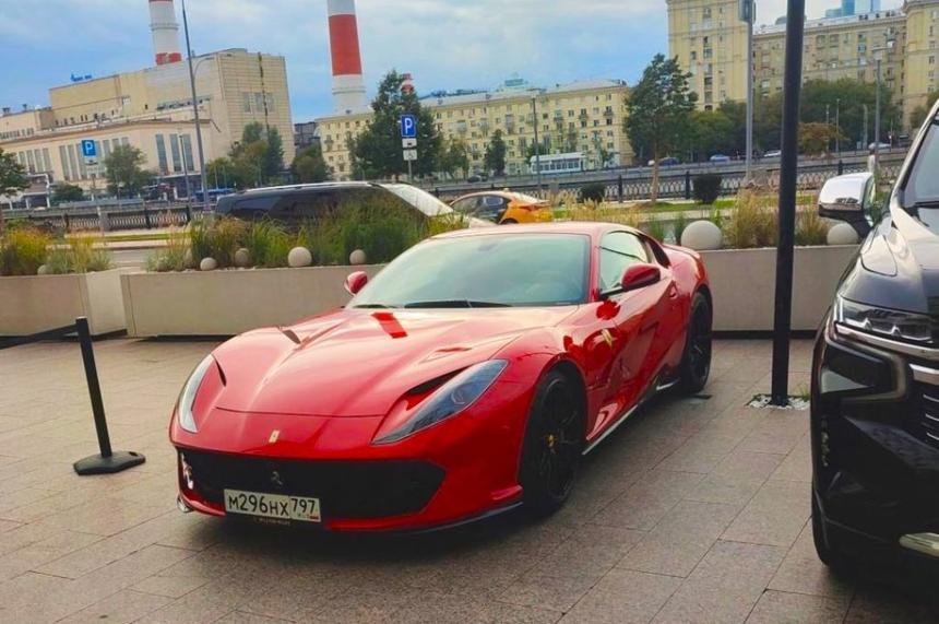 Названы лидеры антирейтинга по эвакуации с тротуаров в Москве