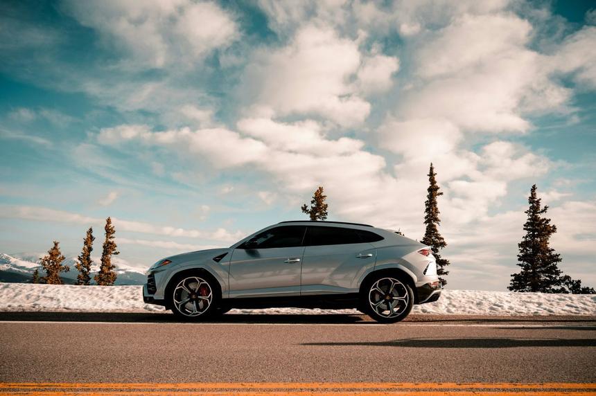 Lamborghini Urus снова лидер сегмента Luxury в России