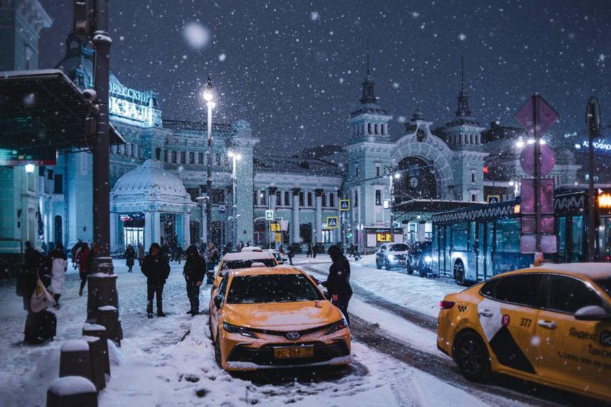 Московских автолюбителей предупредили о снегопаде