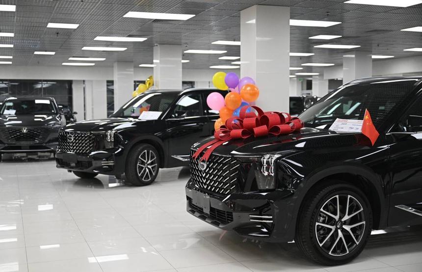 Дилеры: главная новогодняя «скидка» — неповышение цен на автомобили