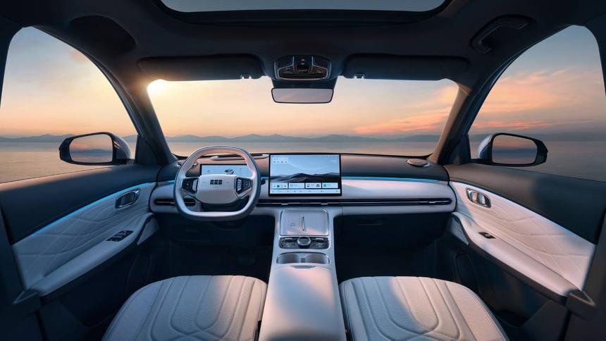 Россияне могут купить гибридный кроссовер Geely Galaxy Starship 7