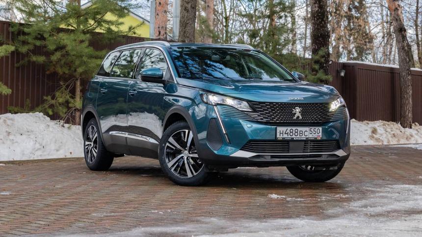 В Россию привезли недорогие кроссоверы Peugeot 5008