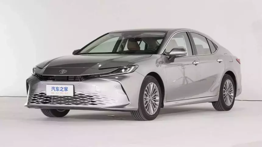 У белорусских дилеров появилась новая Toyota Camry: цена удивляет