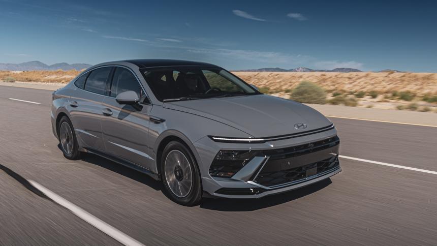 В США взлетели продажи седанов Sonata: у Hyundai новый рекорд