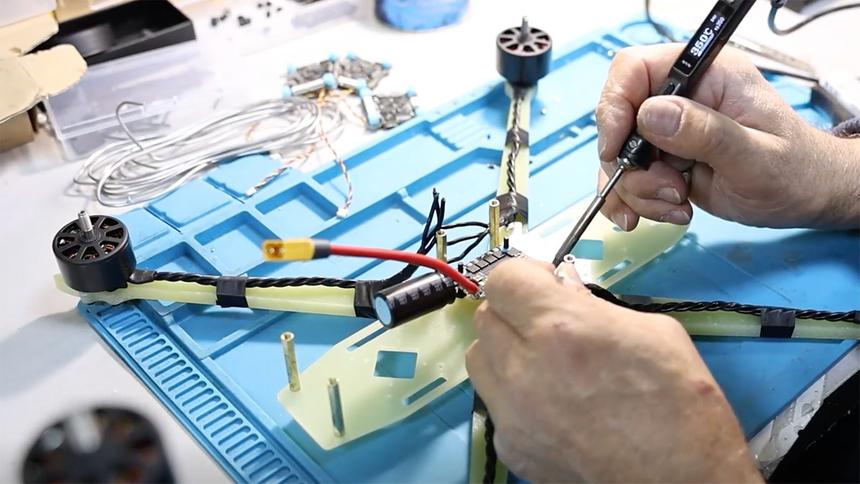 «Микробы» с искусственным интеллектом доставлены на передовую