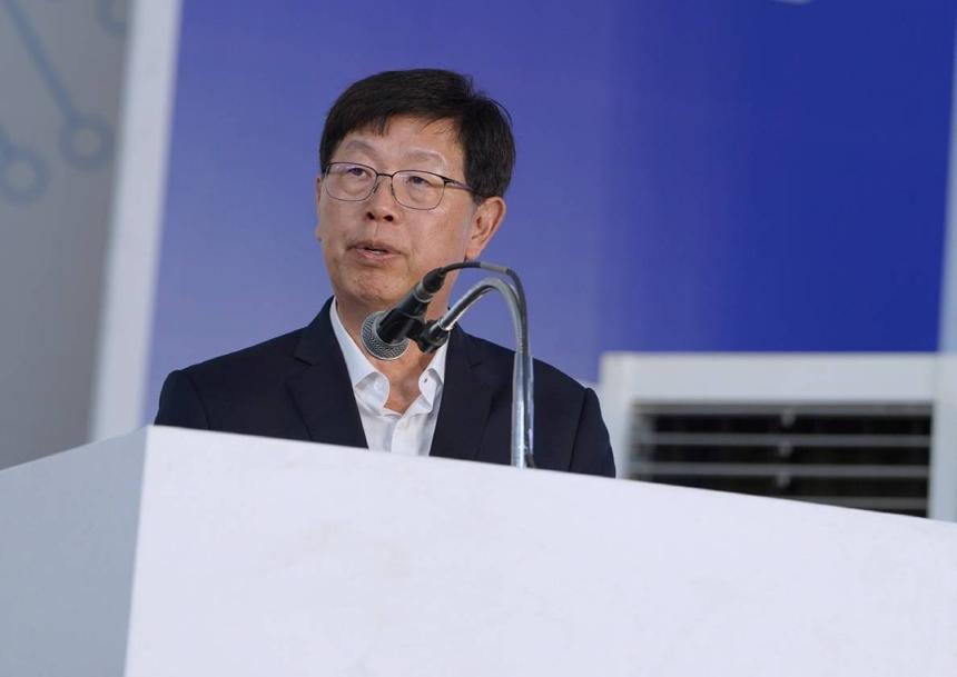 Президент и председатель правления Foxconn Янг Лю