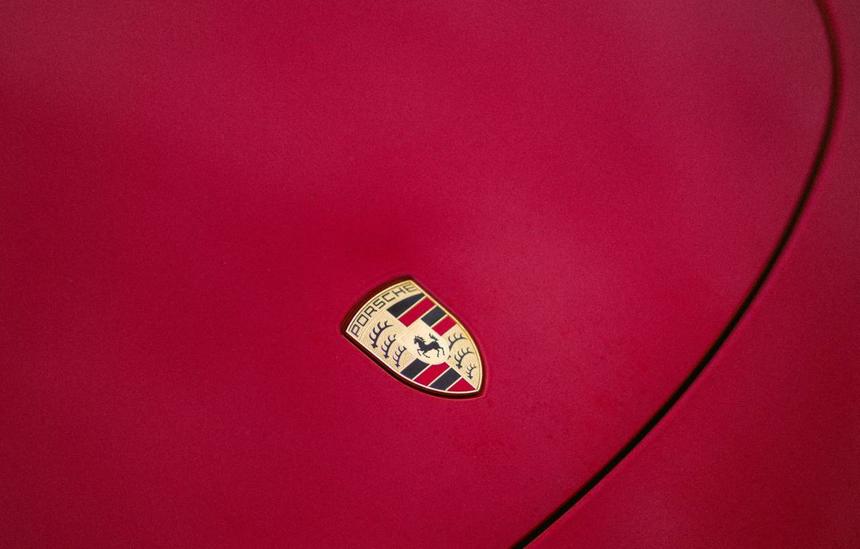 Дела у Porsche идут неплохо, но сокращения сотрудников продолжаются