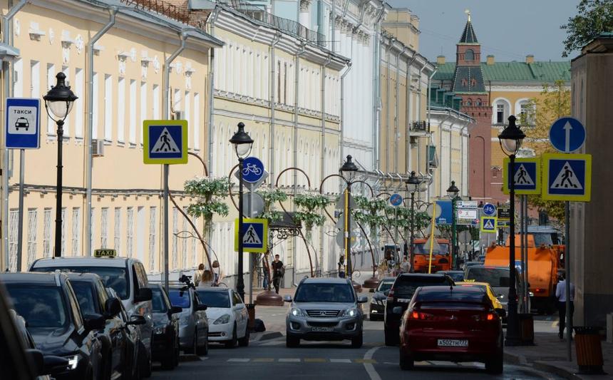 Большая Никитская улица в Москве
