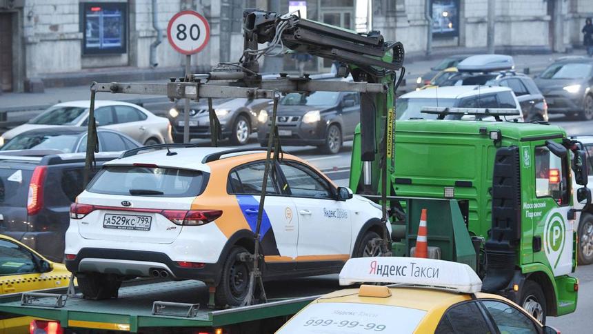 С набережных Москвы эвакуировано 9,5 тысяч машин нарушителей