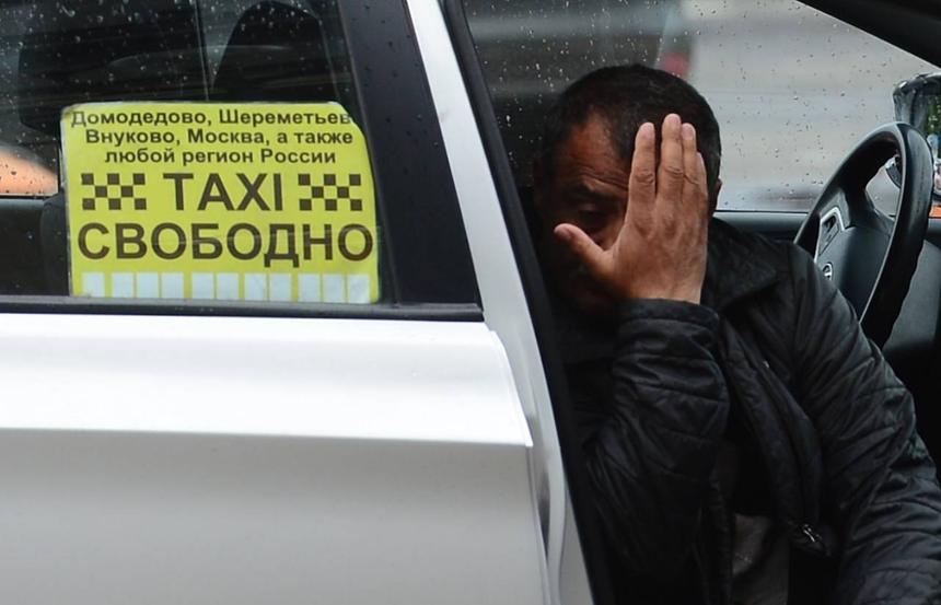Таксистов-«зазывал» выгонят с территории аэропортов Подмосковья