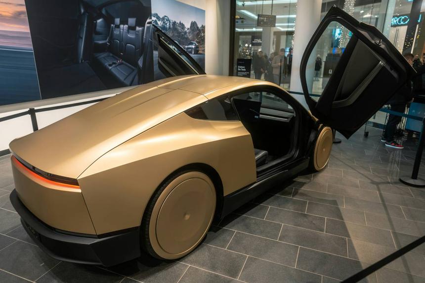 ТЦ Tesla Store в Берлине, Германия