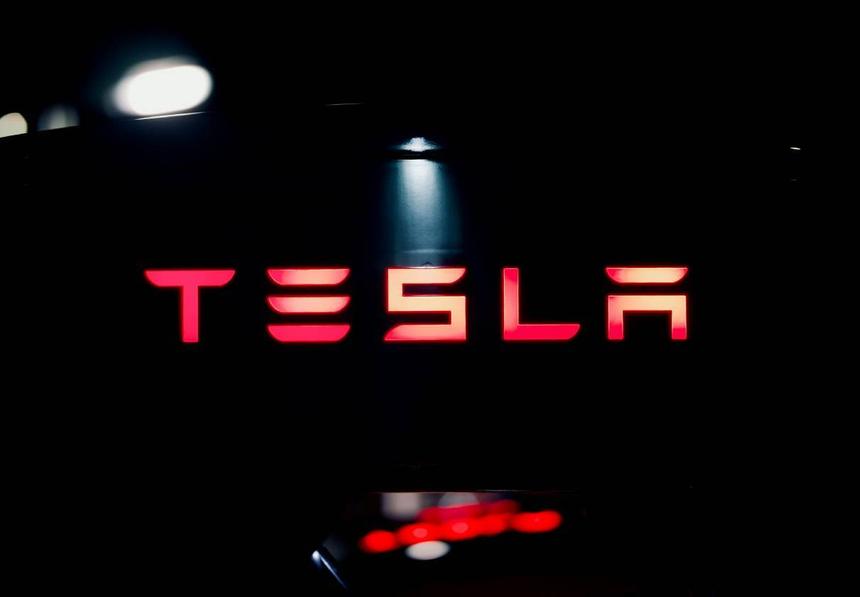 Рабочие завода Tesla в Германии требуют с Маска лучших условий труда