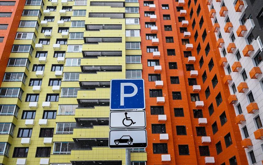 Россиянам рассказали, как узнать количество машино-мест для конкретного дома
