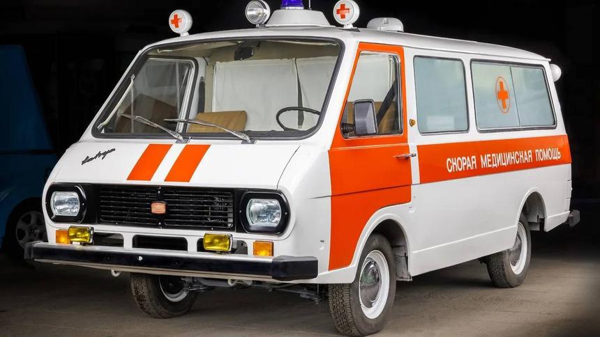 В Москве отреставрировали легендарную советскую скорую из 80-х