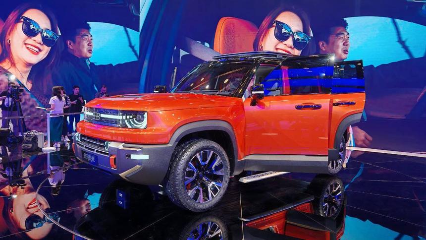 В стиле Land Rover: Geely показала плавающий внедорожник Galaxy Cruiser