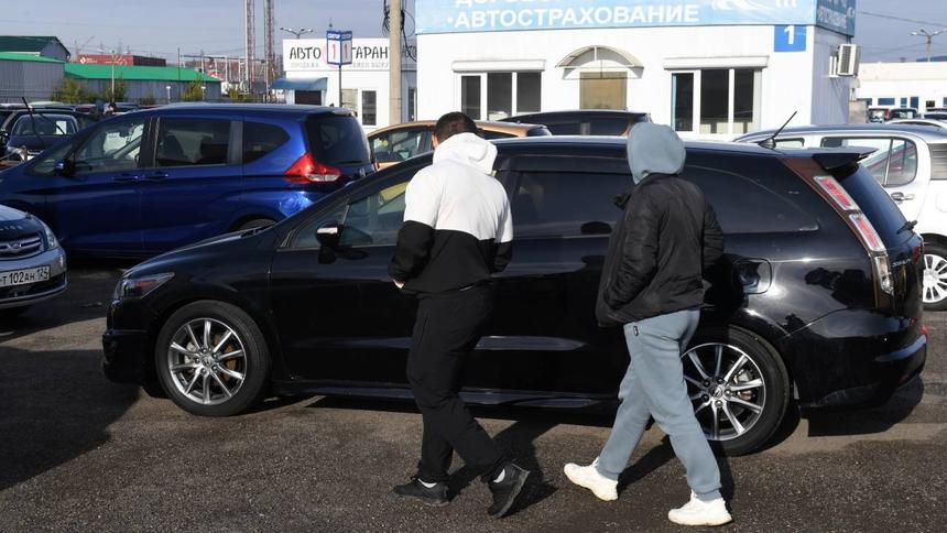Названы самые востребованные у россиян подержанные машины
