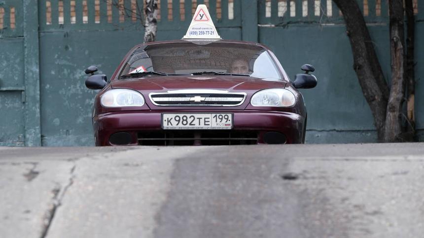 Автошколы начнут оценивать по-новому: Госдума одобрила