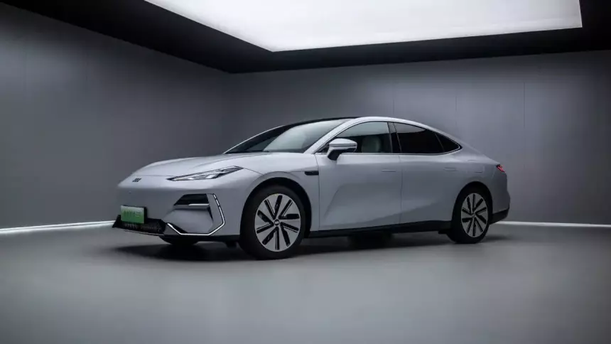 Белорусам предложили 5-метровый седан Geely по&nbsp;цене Lada Aura