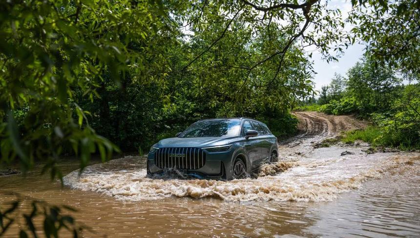 Кроссовер Jaecoo J8 подешевел почти на полмиллиона рублей