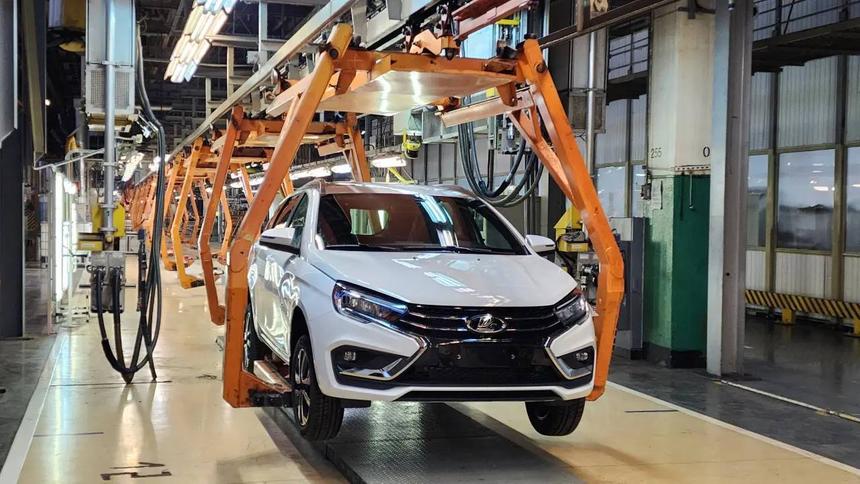 Владельцы Lada Vesta могут бесплатно дооснастить свою машину