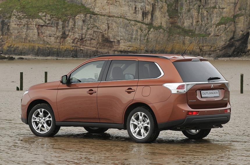 Шумная, ржавеющая «консервная банка»: так ли хорош Mitsubishi Outlander?