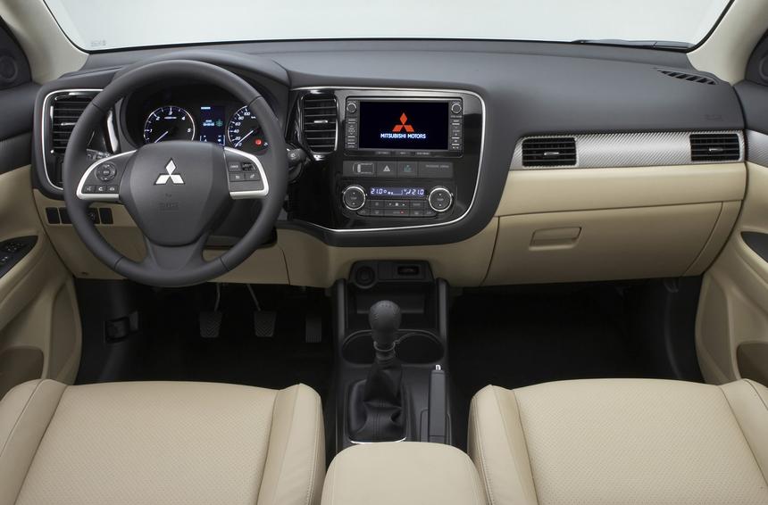 Шумная, ржавеющая «консервная банка»: так ли хорош Mitsubishi Outlander?
