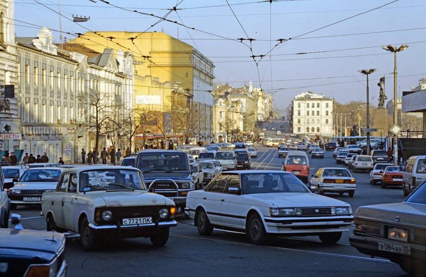Улица города Владивостока, 1996 год