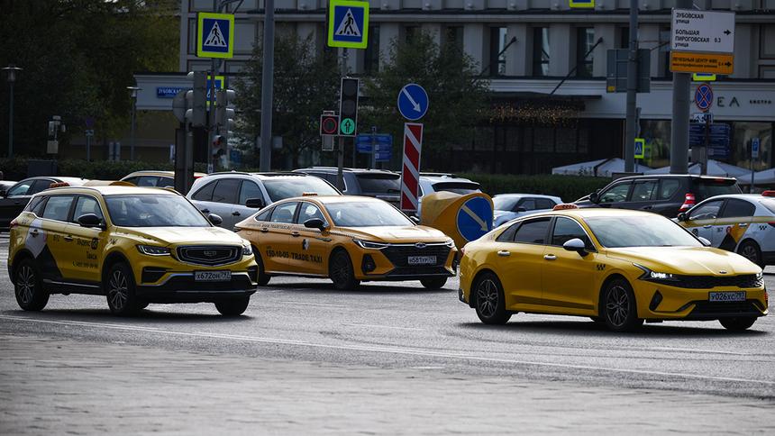 Власти Москвы выделят на поддержку такси и каршеринга 450 млн рублей