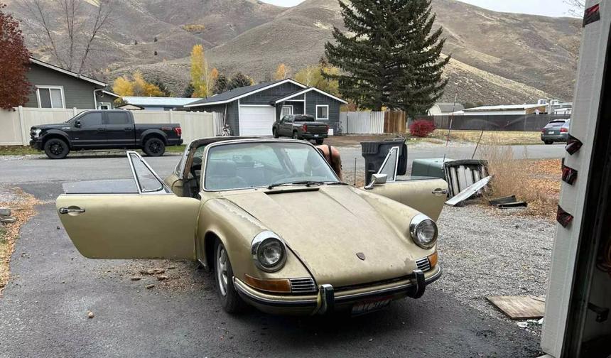 Забытый всеми Porsche 911 Targa оказался уникальной находкой