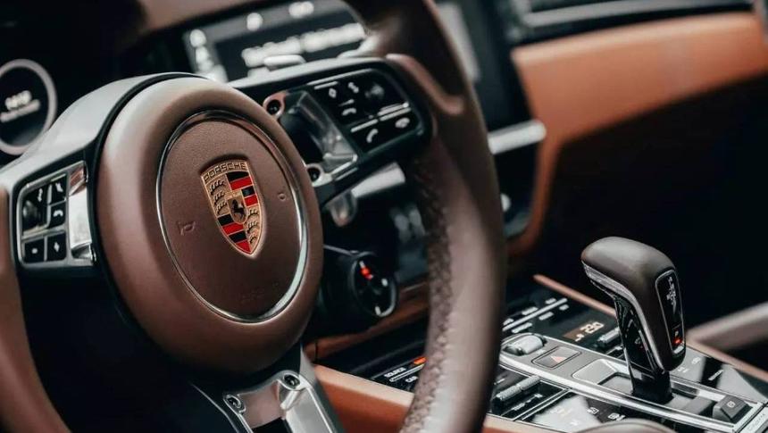 Российские владельцы Porsche столкнулись с массовой блокировкой машин