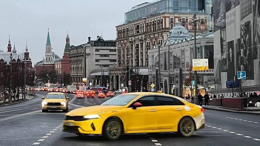 Самозанятым таксистам дали 7 лет на смену автомобиля