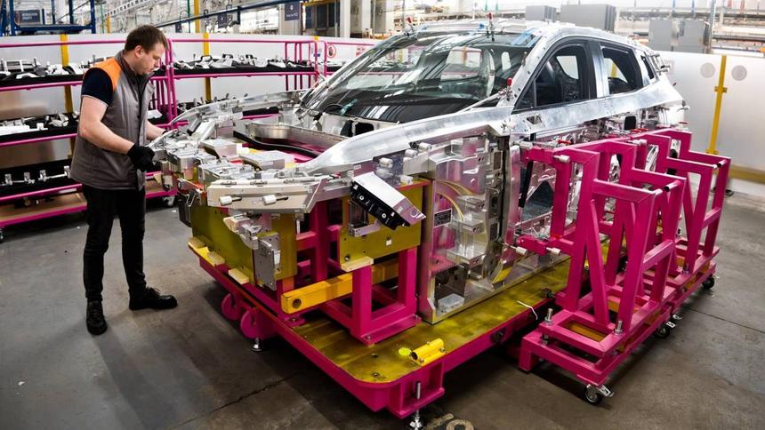 АвтоВАЗ рассказал про производство стильного кроссовера Lada