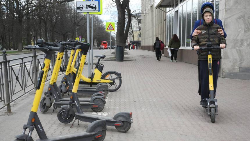 В одном из городов России названы сроки возвращения арендных самокатов