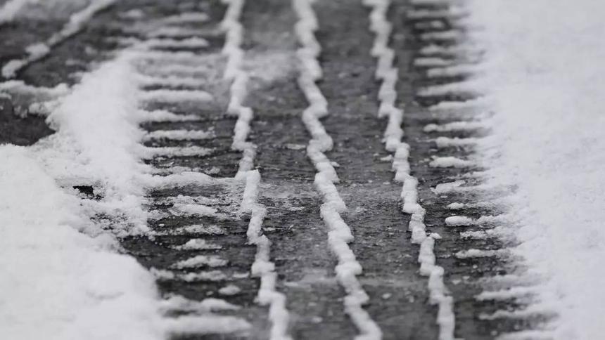 Специалист назвал безопасную тактику на дороге после смены шин